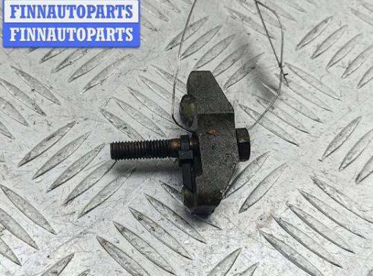 купить Скоба (кронштейн) крепления форсунки на Volkswagen Passat B5