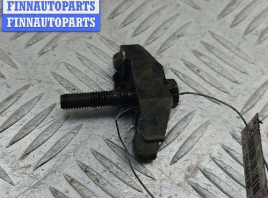 купить Скоба (кронштейн) крепления форсунки на Volkswagen Passat B5