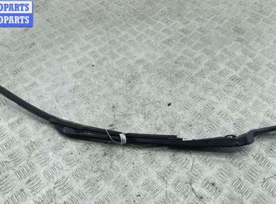 купить Щеткодержатель (поводок стеклоочистителя) передний на Audi A4 B6 (2001-2004)