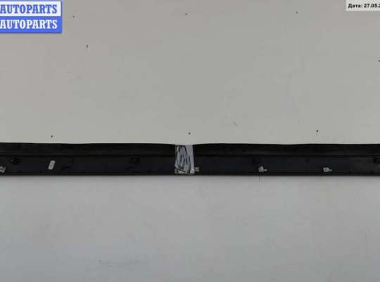 купить Молдинг двери передней левой на Volkswagen Passat B5+ (GP)