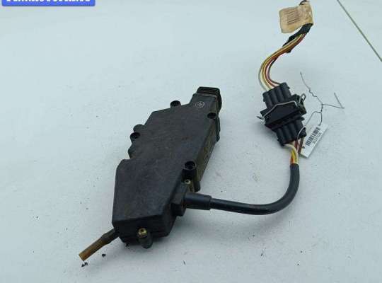 купить Активатор (привод) замка двери передней левой на Volkswagen Transporter T4