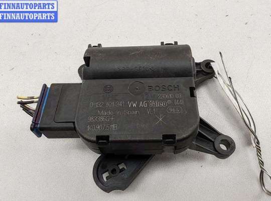 Моторчик заслонки печки на Volkswagen Golf VI (5K)