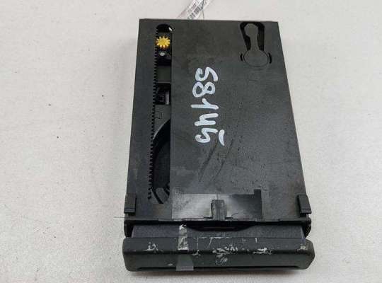 Купить Подстаканник на Audi A4 B6 (2001-2004) Подстаканник AU1718359 на Audi A4 B6 (2001-2004)