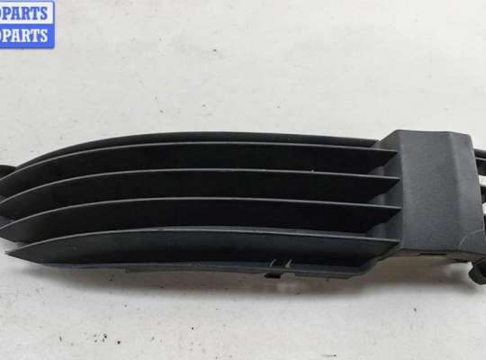 Решётка (заглушка) в бампер VG2751398 на Volkswagen Passat B5+ (GP)