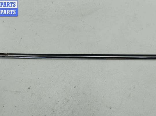 Молдинг стекла двери передней левой наружный VG2751434 на Volkswagen Passat B5+ (GP)