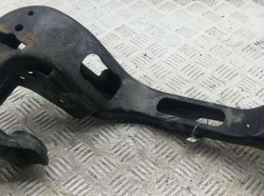 купить Кронштейн КПП опорный на BMW X3 E83 (2003-2010)