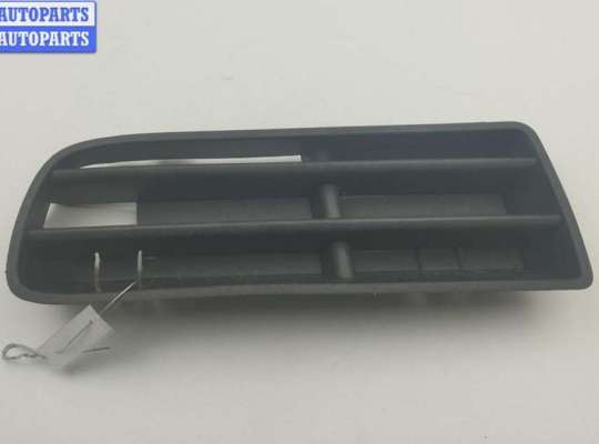 Решётка (заглушка) в бампер VG2745432 на Volkswagen Golf-4