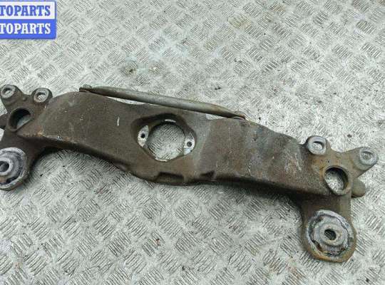 купить Кронштейн КПП опорный на Audi A4 B7 (2004-2008)