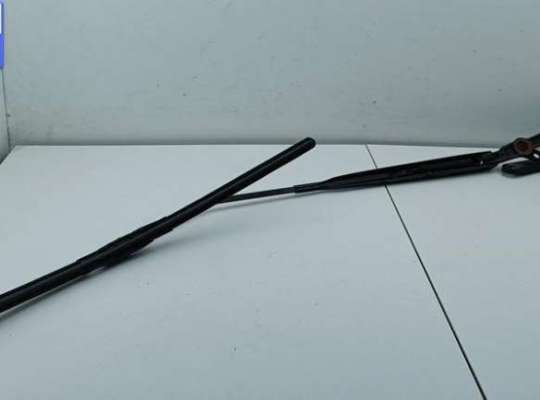 купить Щеткодержатель (поводок стеклоочистителя) передний на Renault Scenic II (2003-2009)