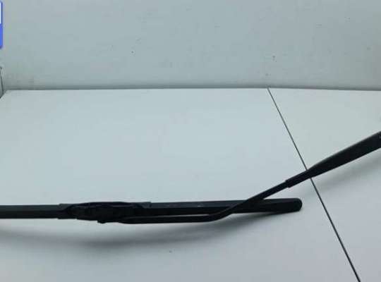 купить Щеткодержатель (поводок стеклоочистителя) передний на Renault Scenic II (2003-2009)