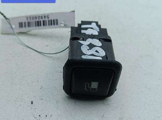 купить Кнопка открывания лючка топливного бака на Volkswagen Passat B5