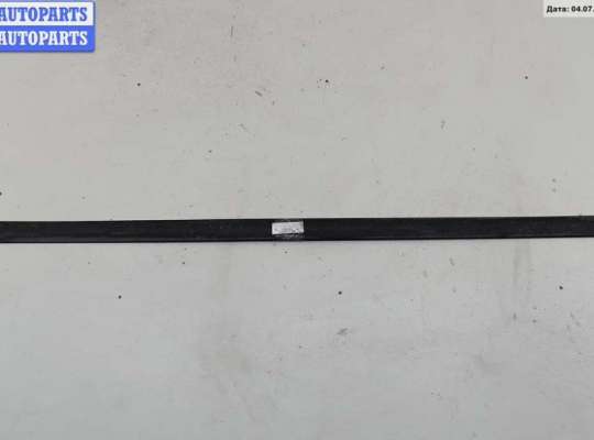 купить Молдинг двери передней правой на Volkswagen Passat B5