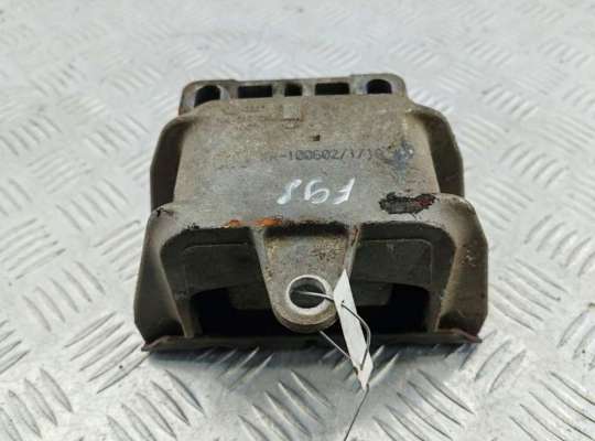 Подушка крепления КПП VG2740888 на Volkswagen Golf-4