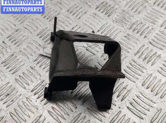 купить Кронштейн двигателя опорный на Volkswagen Golf-3