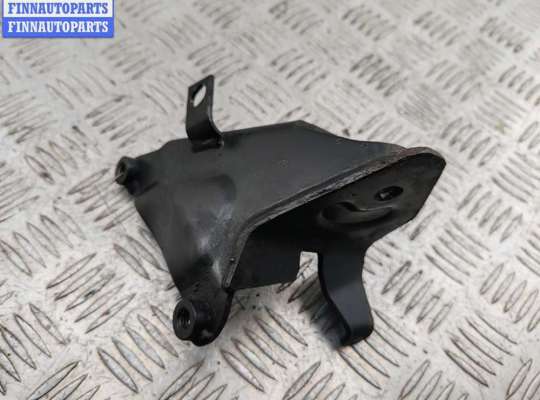 купить Кронштейн двигателя опорный на Volkswagen Golf-3