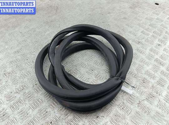 купить Уплотнитель двери передней левой на Volkswagen Passat B6