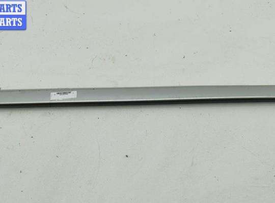 Молдинг двери задней правой VL549879 на Volvo S40 / V50 (2004-2013)