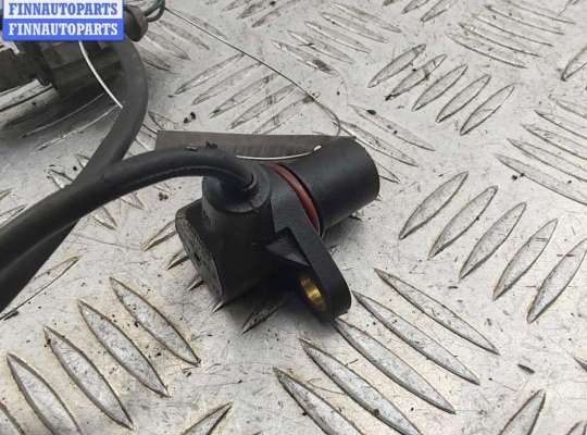 купить Датчик положения коленвала на Volkswagen Passat B5