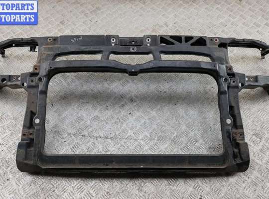 Рамка передняя (панель кузовная, телевизор) VG2611923 на Volkswagen Golf-4