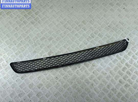 Решетка (заглушка) бампера на Mercedes-Benz ML (W164)