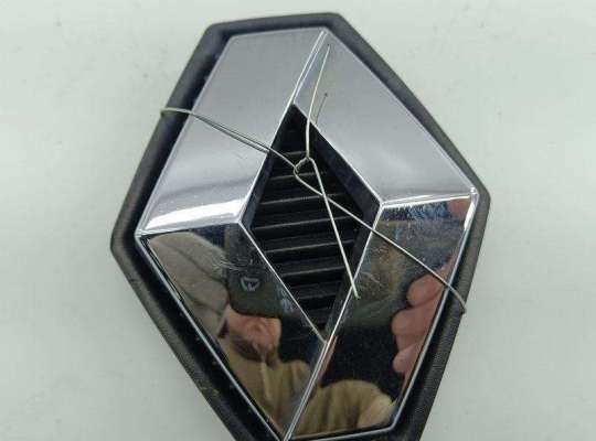 купить Эмблема на Renault Scenic II (2003-2009)
