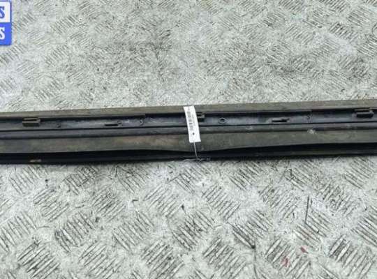 купить Молдинг двери передней правой на Audi A4 B6 (2001-2004)