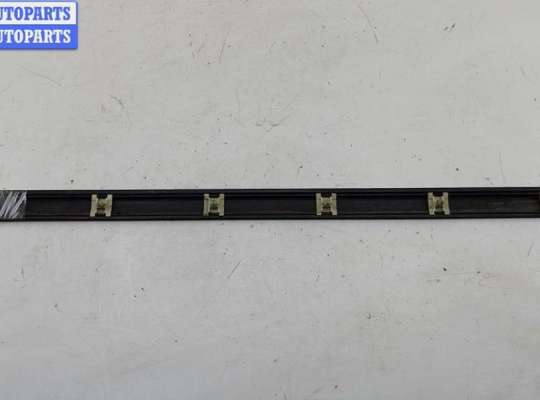 купить Молдинг двери передней левой на Volkswagen Golf-3