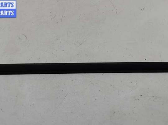 купить Молдинг двери передней левой на Volkswagen Golf-3