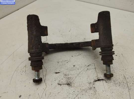 Скоба суппорта заднего MT545430 на Mitsubishi Carisma