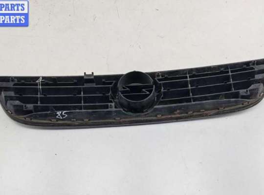 купить Решетка радиатора на Opel Zafira A (1999-2005)