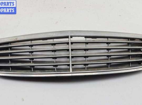 Решетка радиатора MB1722910 на Mercedes E-Class W211 (2002-2009)