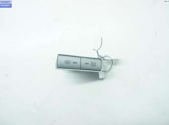 Кнопка обогрева лобового стекла FO1307588 на Ford Mondeo III (2000-2007)