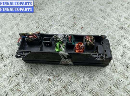 купить Блок предохранителей на Chrysler Voyager (1996-2000)