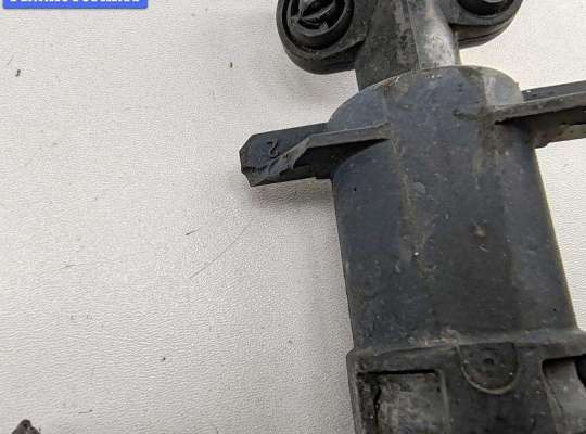 купить Форсунка омывателя фар на Peugeot 307