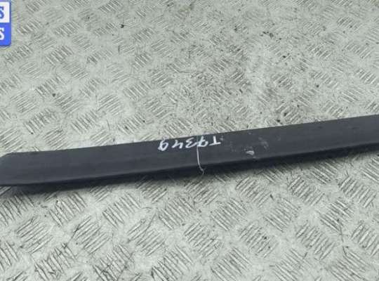 купить Молдинг двери задней левой на Volkswagen Golf-3