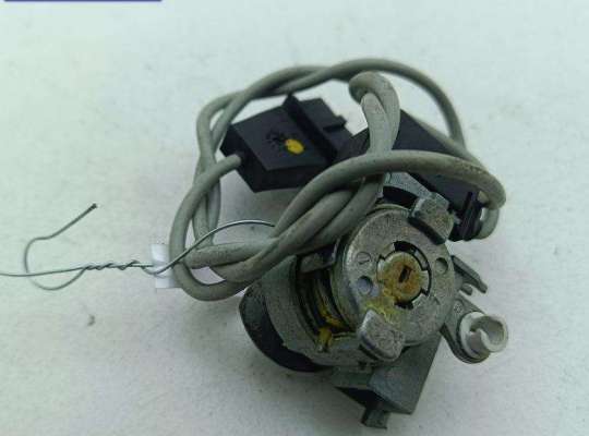 Личинка дверного замка на Audi A4 (8D, B5)