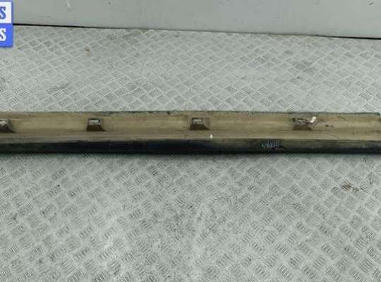 купить Накладка на порог наружная левая на Volkswagen Passat B6