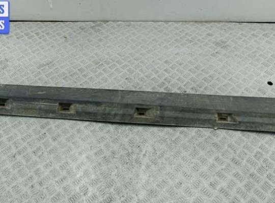 купить Накладка на порог наружная левая на Volkswagen Passat B6