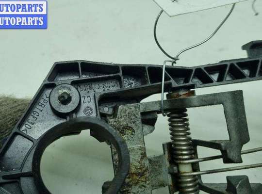 купить Корпус (держатель) ручки двери задней правой на Volkswagen Passat B6