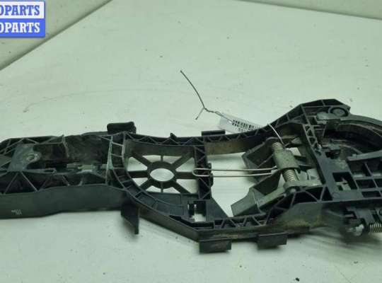 купить Корпус (держатель) ручки двери задней правой на Volkswagen Passat B6