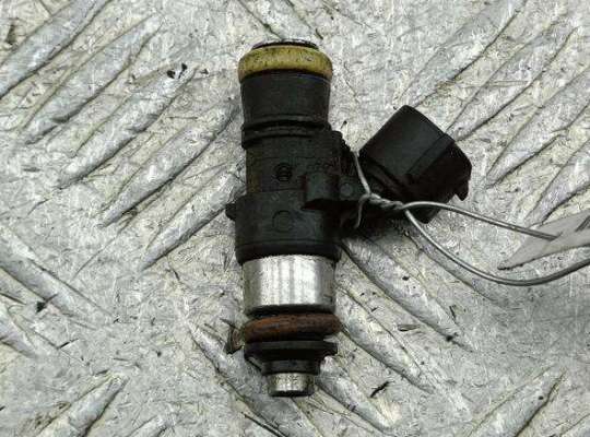 Форсунка топливная VG2756830 на Volkswagen Passat B6