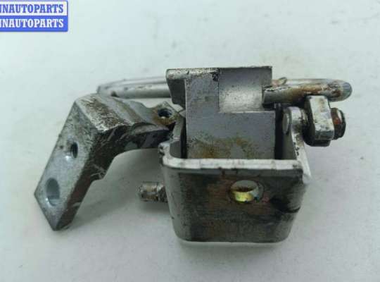 купить Петля двери передней левой на Volkswagen Passat B5