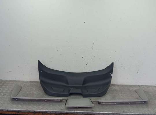 Обшивка крышки багажника FO1676901 на Ford Mondeo III (2000-2007)