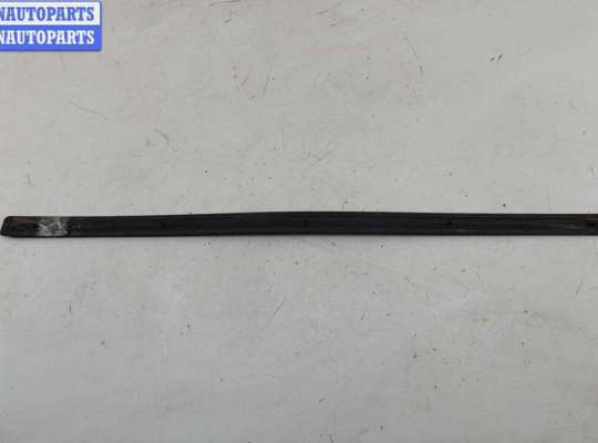 купить Молдинг двери передней левой на Volkswagen Passat B5