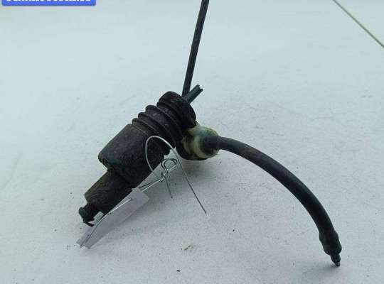 купить Насос (моторчик) омывателя стекла на Volkswagen Passat B5