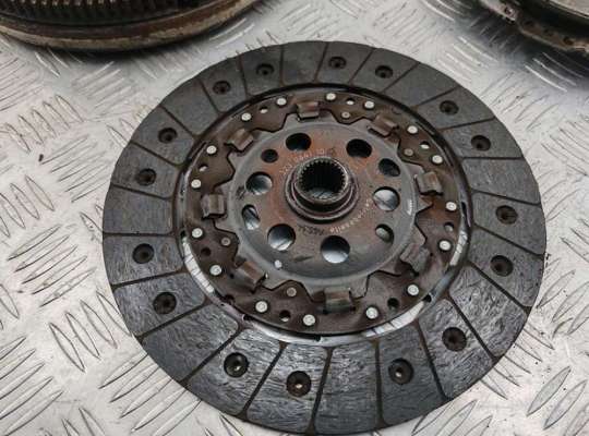 купить Маховик на Volkswagen Passat B6