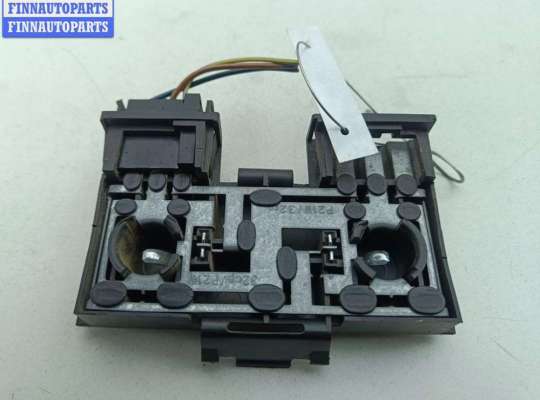 купить Плата фонаря заднего правого на Volkswagen Passat B3