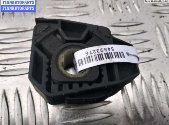 купить Кронштейн радиатора на Volkswagen Golf-4