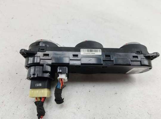 купить Переключатель отопителя на Kia Ceed