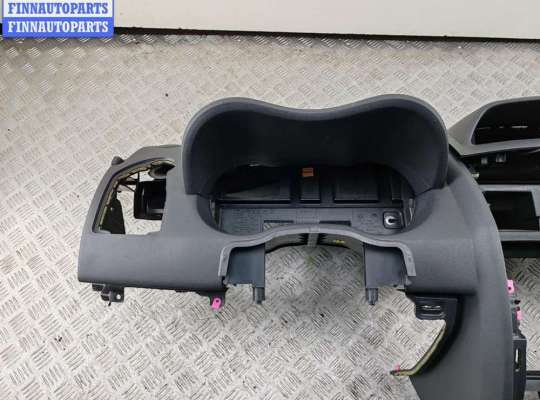 Панель передняя салона (Торпедо) на Renault Megane II